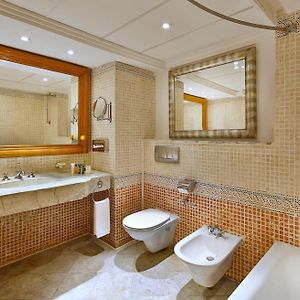 Deluxe Queen or Twin Room Pool View